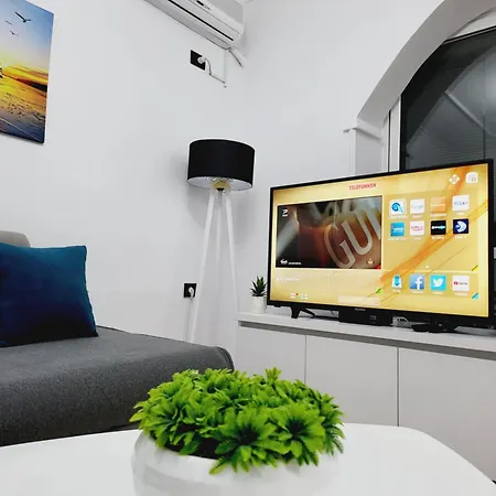 05 Center Тирана