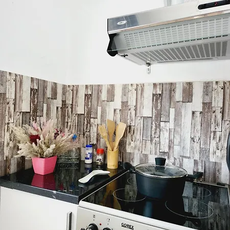 05 Center Apartment *